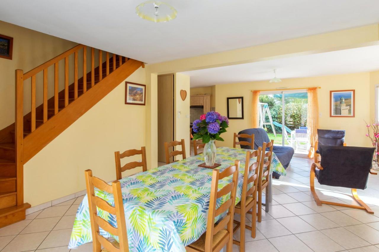 Maison Familiale Avec Jardin Et Terrasse A サン・カスト・ル・ギド エクステリア 写真